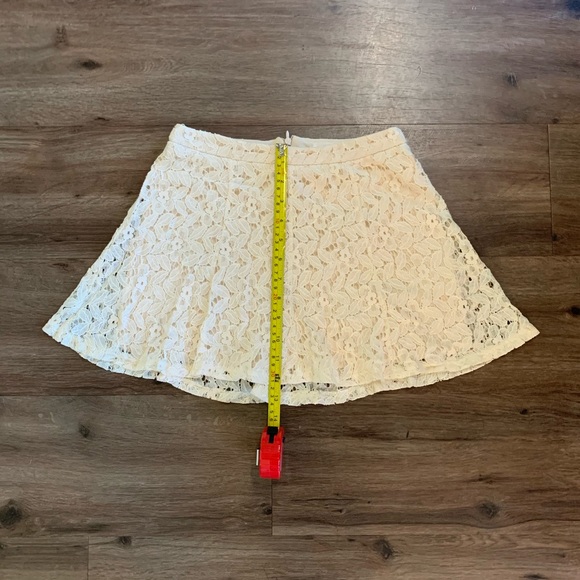 Lace miniskirt - Picture 4 of 7